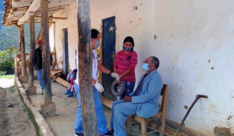 Estudiantes de Medicina atienden a pobladores del páramo en Mérida que tenían tiempo sin chequearse (FOTOS)