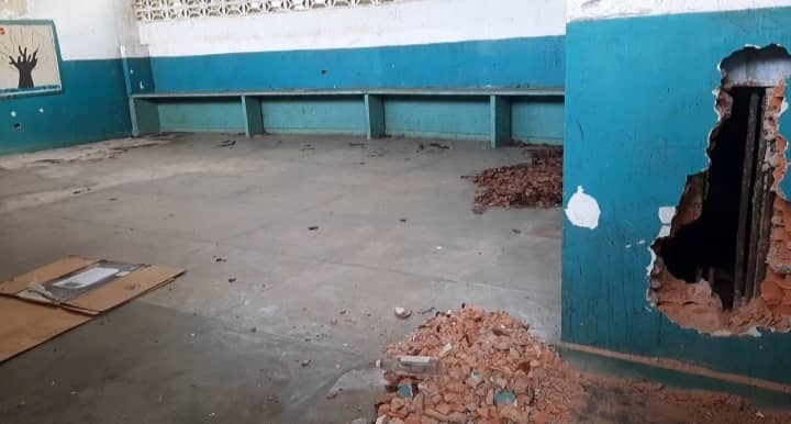 El hampa hace de las suyas en los colegios de El Tigre (FOTOS)