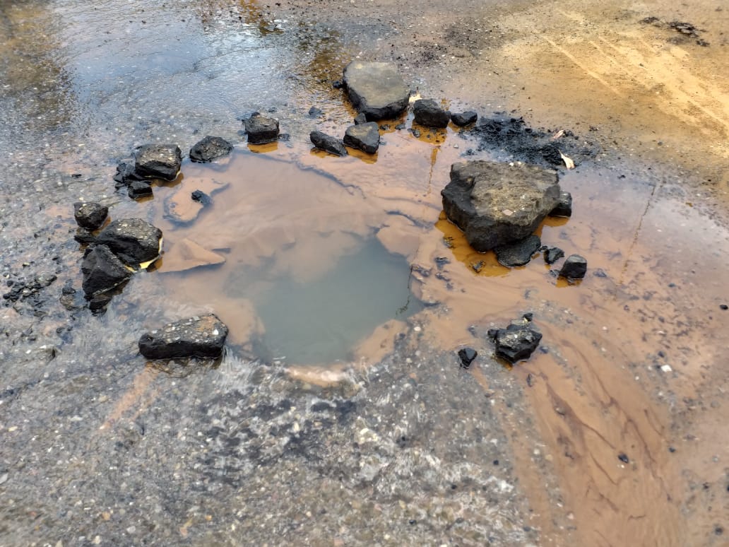 ¡Insólito! Maracaibo con botes de agua potable en las calles y solo aire llega por tuberías