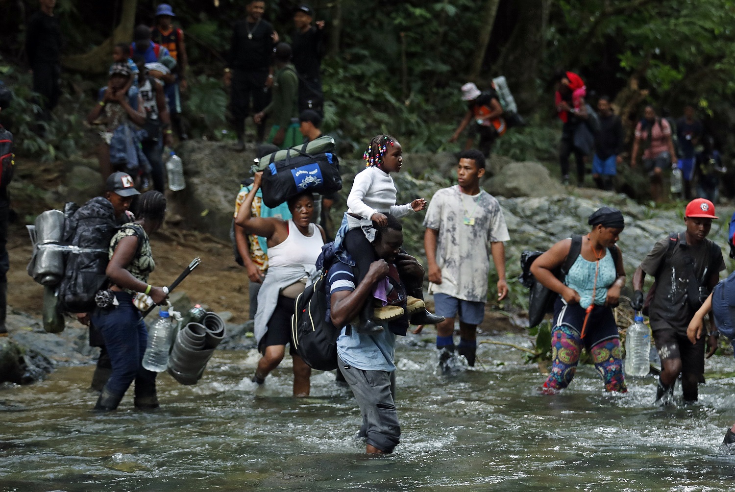 Dos venezolanos se ahogaron mientras cruzaban un río cerca del Tapón del Darién