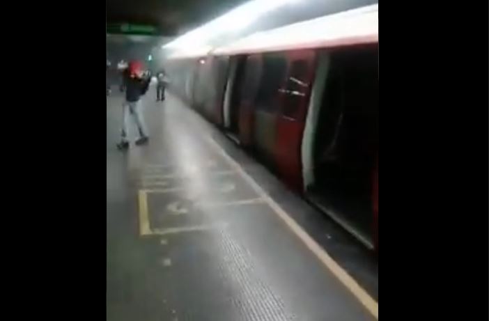 ¡Sigue el caos! Reportaron al menos tres explosiones en estación del Metro de Caracas (Videos)