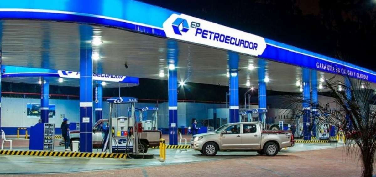 Ecuador congela los precios de la gasolina y el diésel