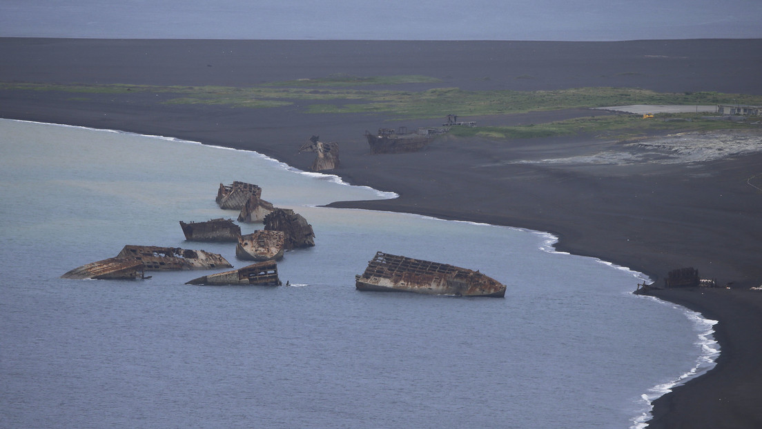 “Barcos fantasmas” emergieron del océano tras erupción de volcán submarino en Japón (VIDEO)