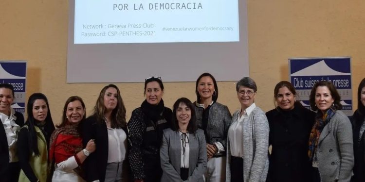 Dirigentes y activistas lanzaron la iniciativa “Mujeres Venezolanas por la Democracia”