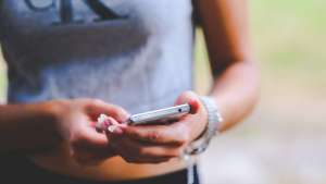 Advierten sobre los riesgos en la salud mental de los adolescentes que usan redes sociales