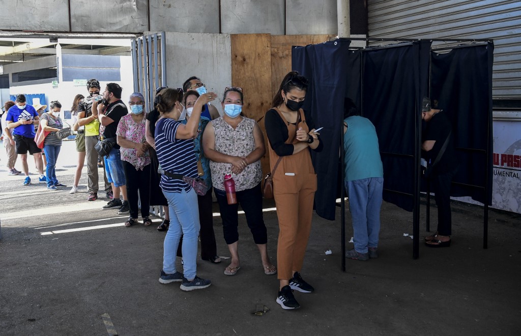 Cerraron mesas de votación en Chile tras masiva jornada de elección presidencial