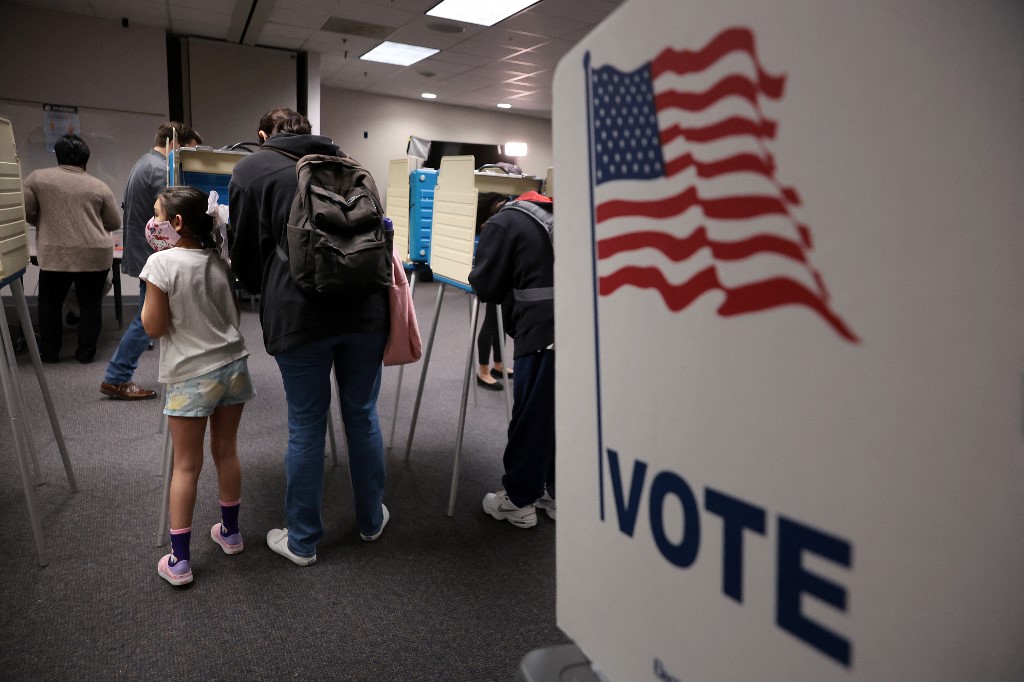 Candidato republicano toma ventaja en las elecciones de Virginia