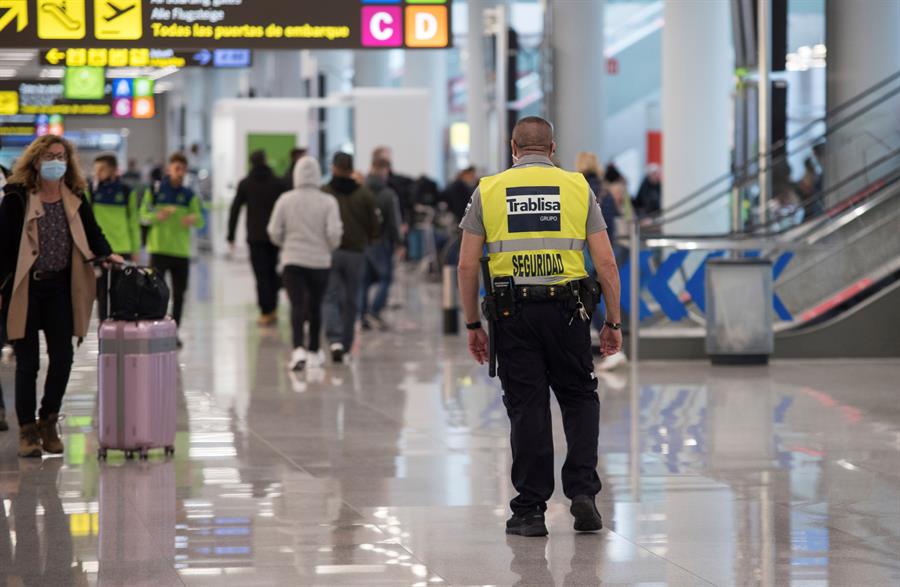 Confirman relación entre el avión desviado a España y un grupo marroquí de Facebook