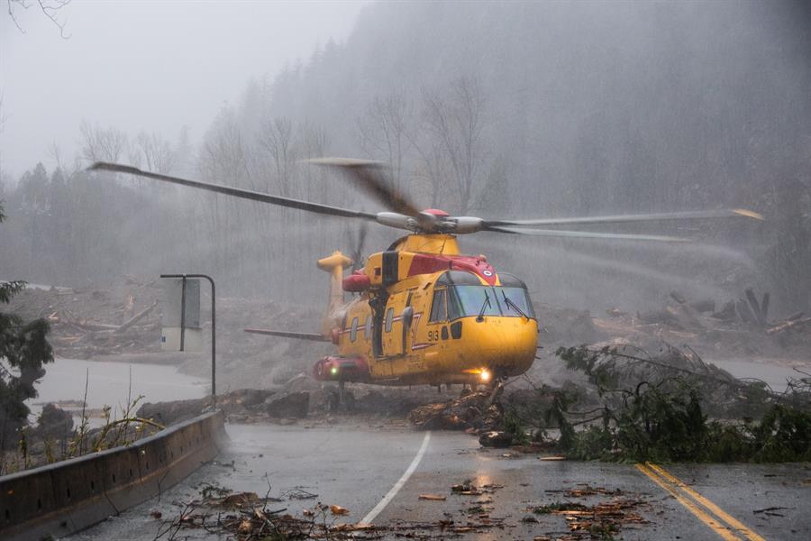 Las inundaciones en el oeste de Canadá obligan al despliegue de la Fuerza Aérea