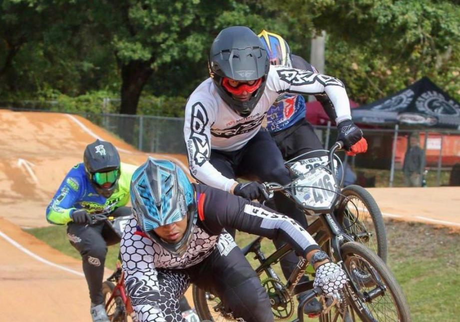 El venezolano Jhorman Sivira “la rompe” en el BMX de EEUU con París 2024 entre “ceja y ceja”