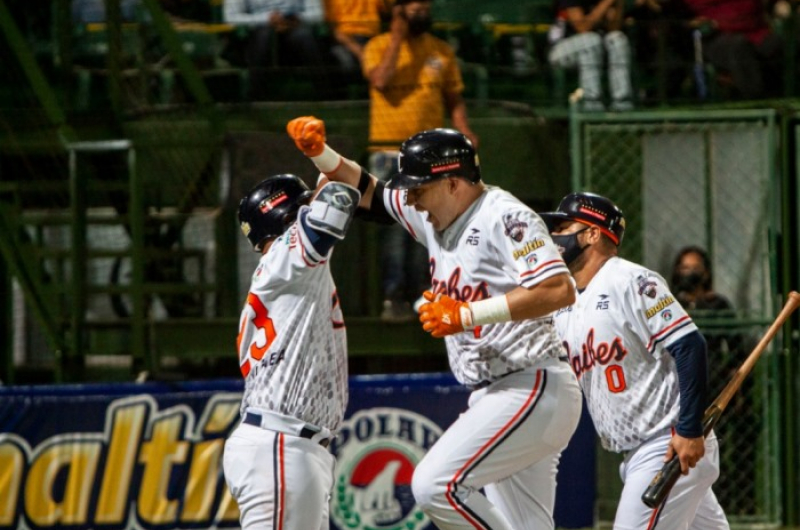 Caribes mostraron todo su poder con jonrones ante los Bravos