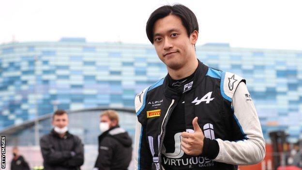 Guanyu Zhou firma con Alfa Romeo y se convierte en el primer piloto chino de F1