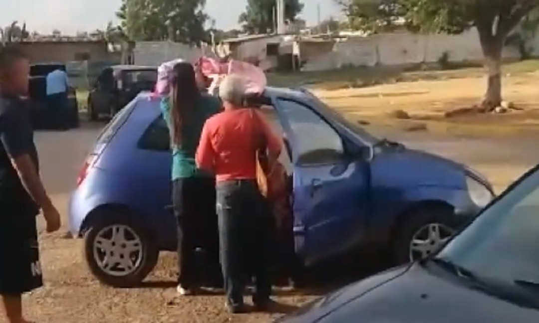 Una mujer dio a luz en las afueras del Hospital Adolfo Pons en Maracaibo (VIDEO)