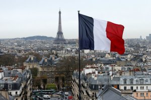 Macron modificó la bandera de Francia hace tres años y nadie se dio cuenta