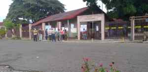 Con baja afluencia de votantes y contratiempos inició en el occidente de Carabobo el proceso electoral (FOTOS)