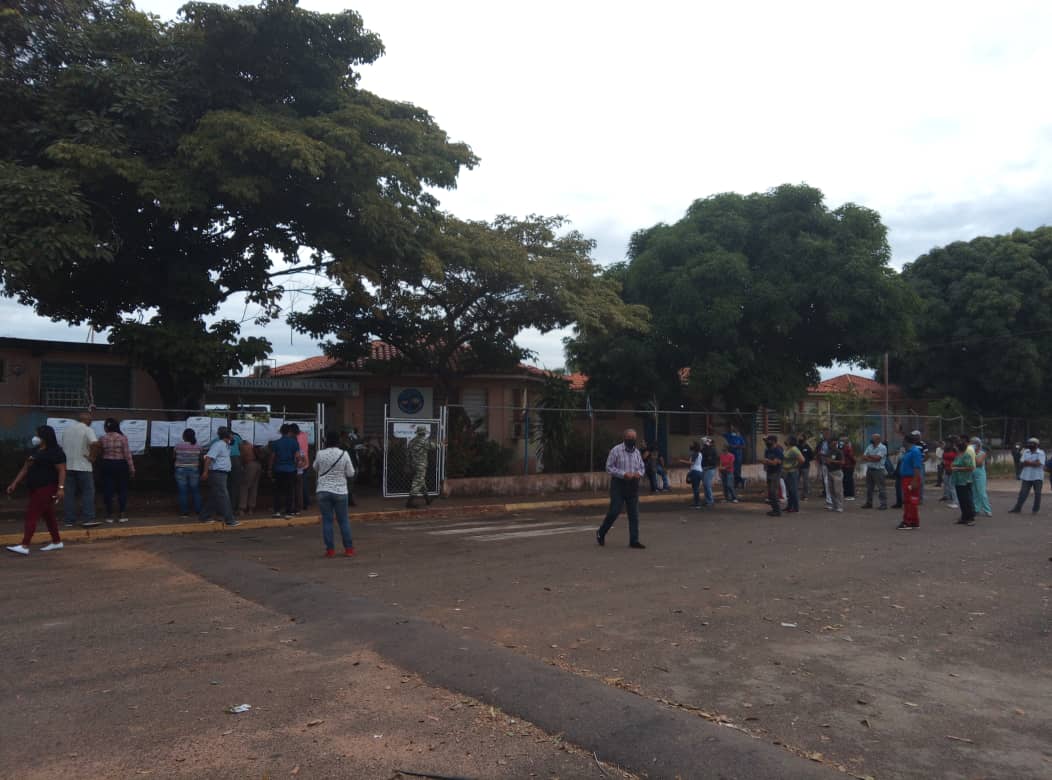 Reportan inconvenientes en captahuella de centro electoral en Puerto Ordaz