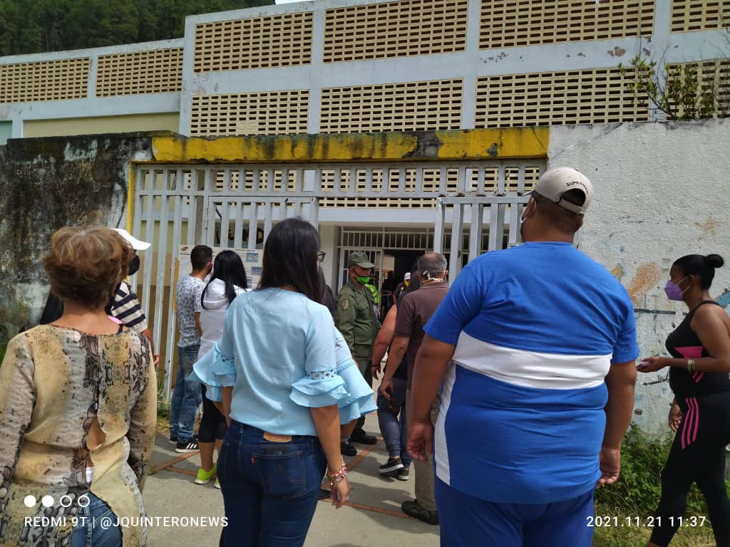 En centro electoral de Mérida usaron huellas dactilares de los pies ante fallas de captahuellas