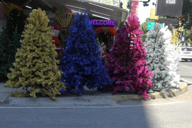 Arbolito artificial de Navidad es el preferido de los venezolanos