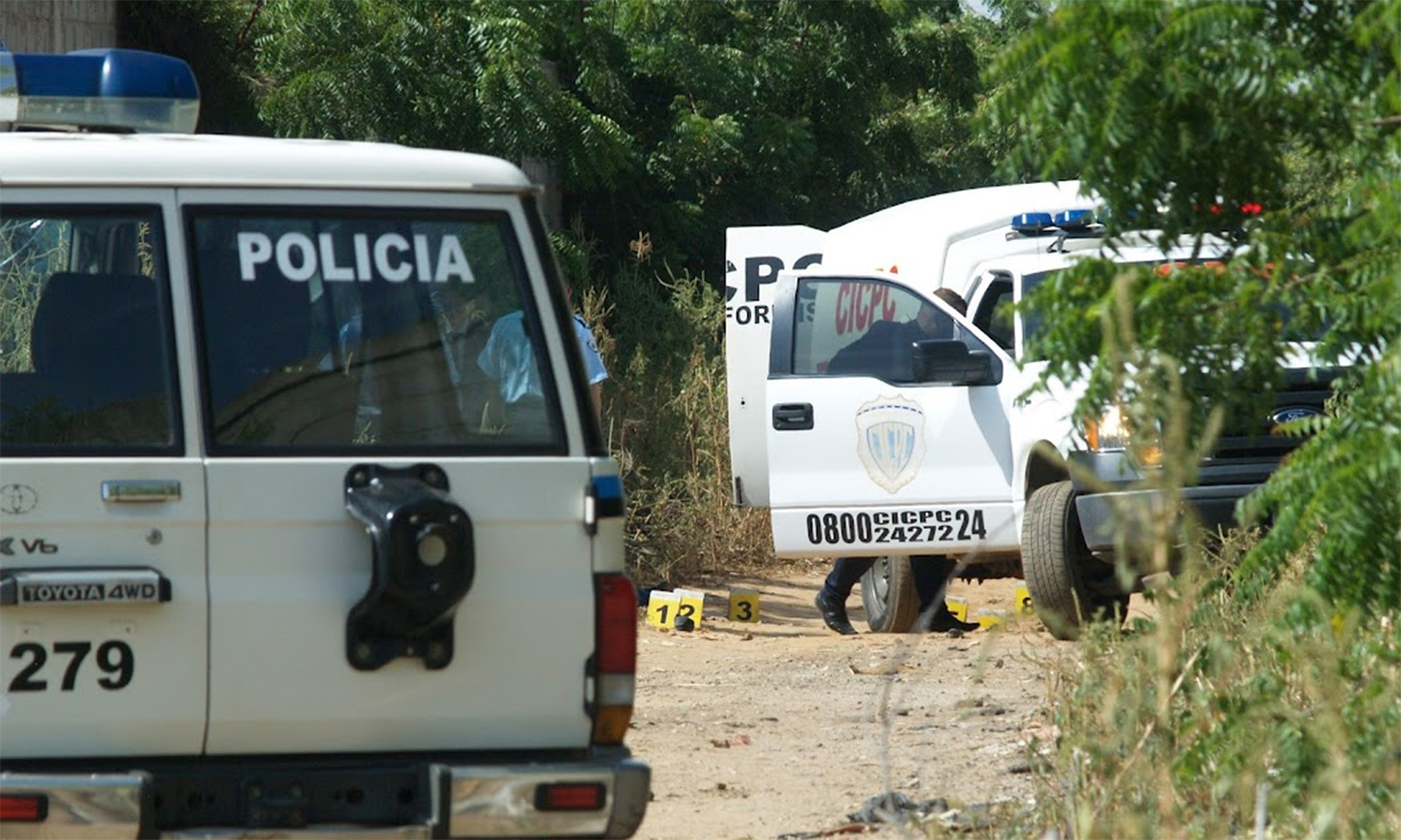 Hallaron decapitado y con varios disparos a un sujeto en plena vía del estado Zulia