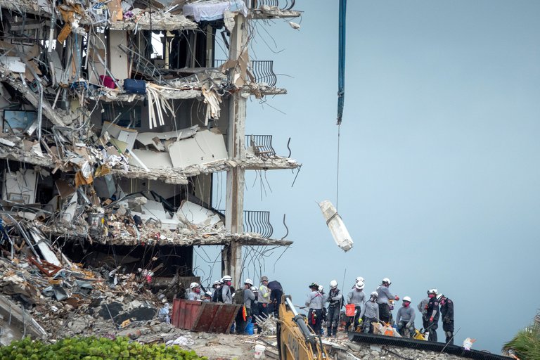 Descubrieron otro error que pudo haber agravado la tragedia en Surfside