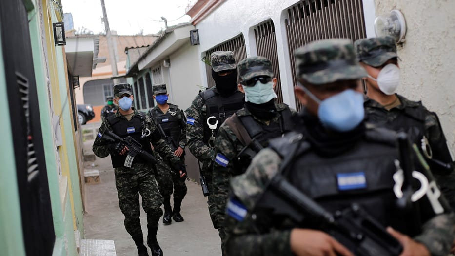 Conmoción en Honduras: Sujetos ingresaron a casa de una mujer y la asesinaron junto a sus dos hijos