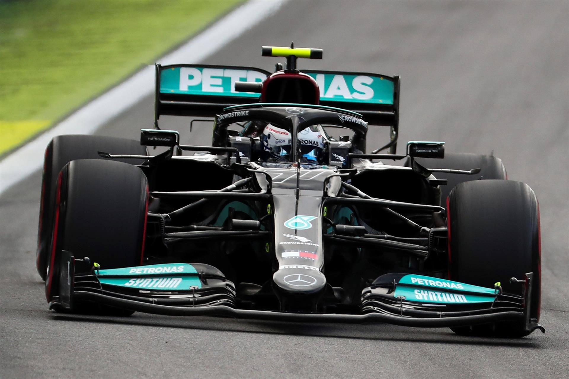 Bottas ganó la prueba sprint y saldrá primero en Sao Paulo