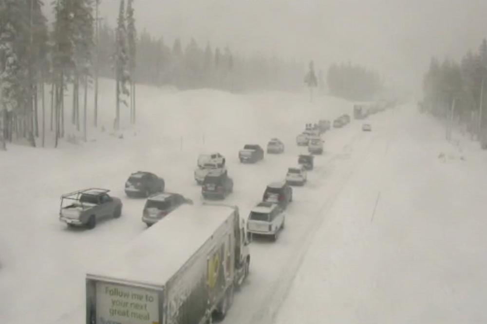 Fuertes nevadas y aguaceros azotan partes del oeste de EEUU