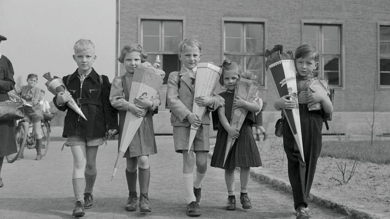 Por qué los niños alemanes reciben un cono de cartón en su primer día de escuela