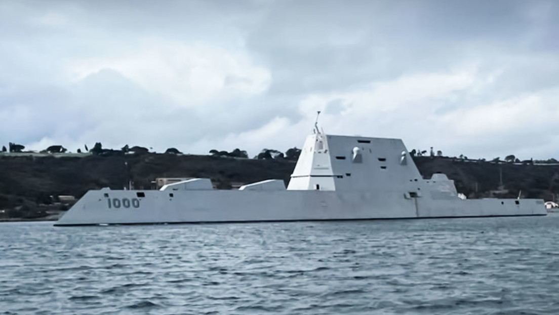 El casco oxidado del USS Zumwalt, el más costoso destructor de EEUU, lo hunde en un mar de críticas (IMÁGENES)