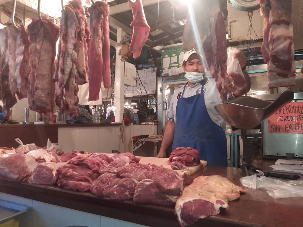 En San Cristóbal disfrazan los platos con huesitos de res porque no les alcanza pa’ la carne