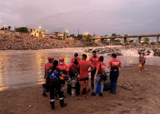 Tragedia en Ecuador: Venezolano se ahogó tras salvar a un niño en el río Jubones (Video)