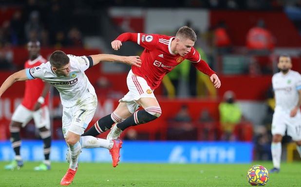 El Manchester United superó al Burnley y se acerca a la zona Champions