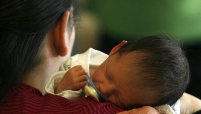 Estudio explicó por qué el Covid-19 afecta menos a los bebés que a los adultos