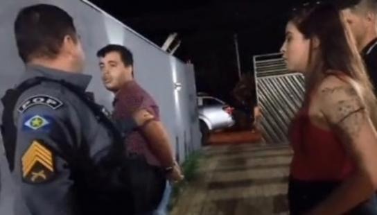 VIRAL: Simuló un operativo policial con detención incluida para pedirle matrimonio a su novia (VIDEO)