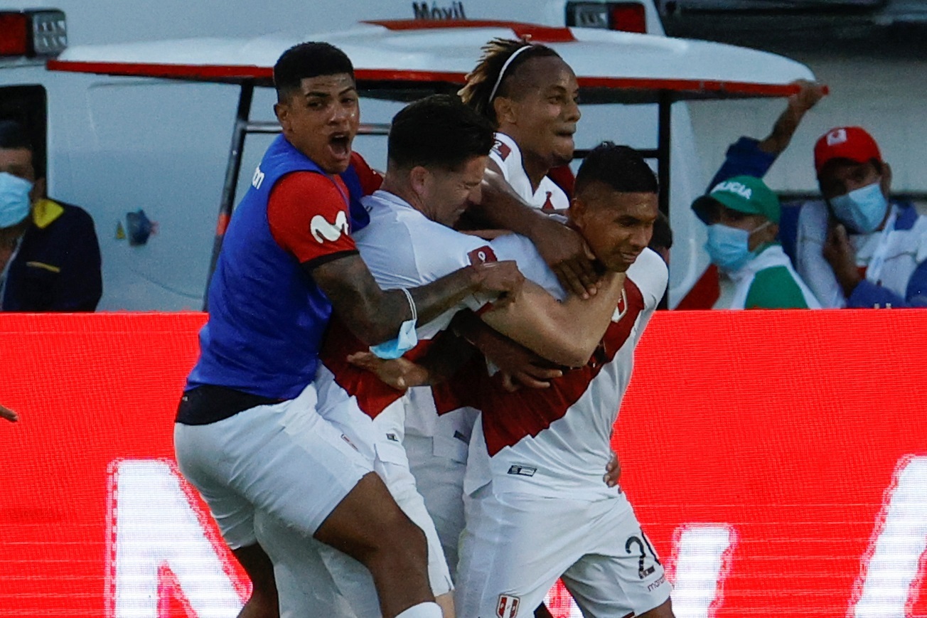 Perú venció a Colombia y se metió en la pelea por un cupo a Catar 2022