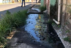 Cloacas colapsadas, las nuevas dueñas de las vías de Santa Rosa en Guárico (FOTOS Y VIDEO)