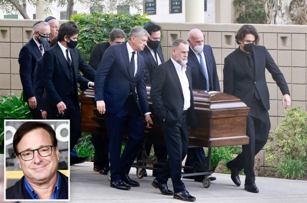Las emotivas imágenes en el funeral de Bob Saget, el actor de la famosa serie “Full House”