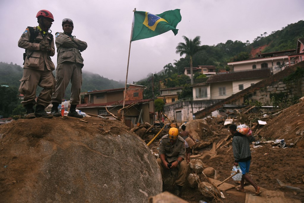 Muertos por la tragedia de Petrópolis asciende a 182 y continua la búsqueda de los desaparecidos