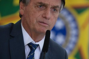 Bolsonaro insinúa su candidatura y dice que el “bien” ganará las elecciones