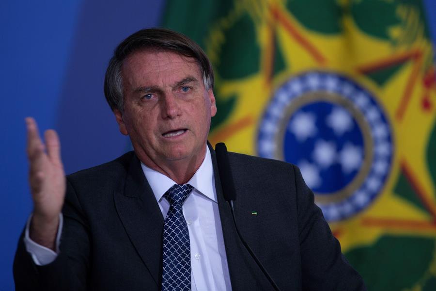 Bolsonaro tilda de “canallas” y “ladrones” a sus antecesores en el poder