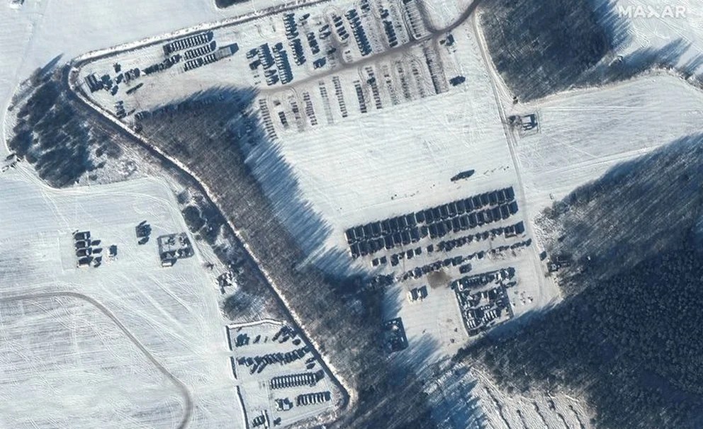 Imágenes satelitales muestran despliegue de tropas en la frontera de Bielorrusia con Ucrania antes de ejercicios militares rusos