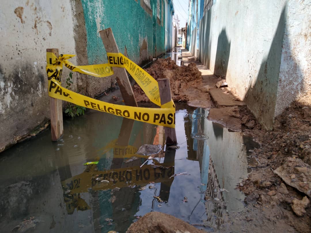 En Tronconal III de Barcelona llevan “toda la vida viviendo entre aguas negras” (FOTOS)