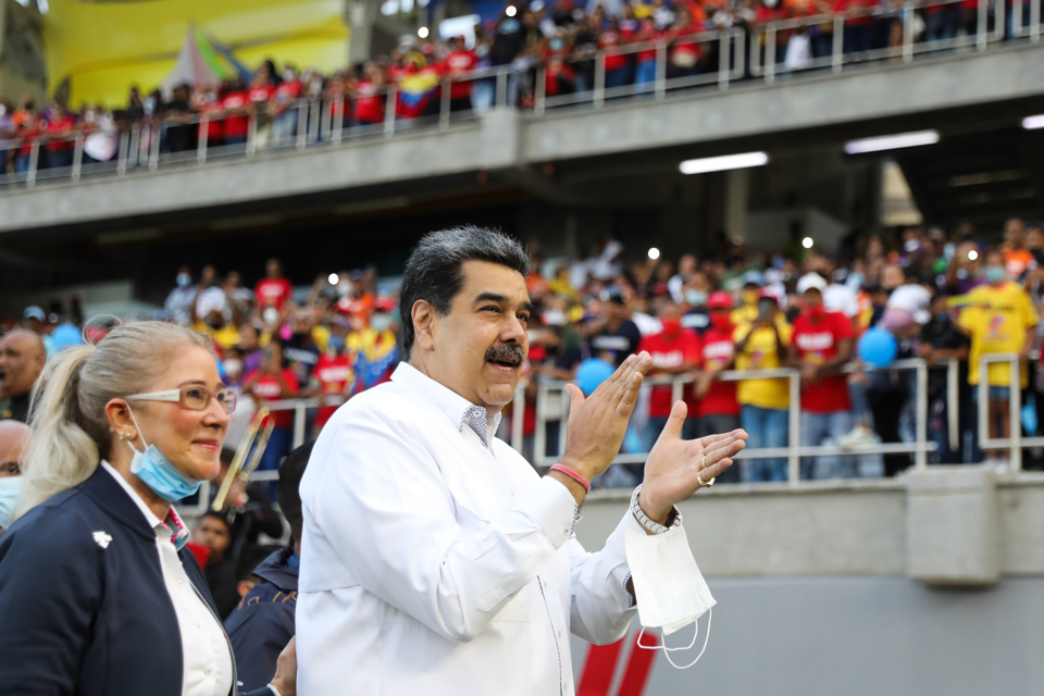Sin respeto alguno: Maduro bailó mientras en Trinidad y Tobago lloran al bebé asesinado (Video)