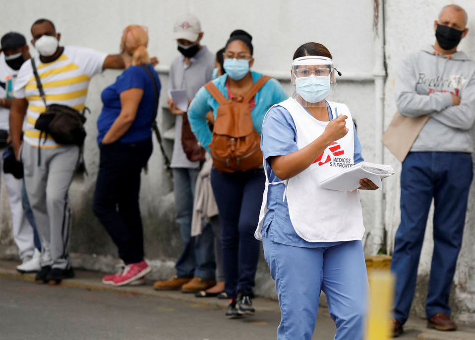 Venezuela sumó más de 900 nuevos casos de Covid-19, según el chavismo
