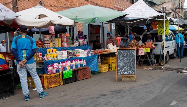 Impuesto a transacciones en dólares podría fomentar mercado negro en Venezuela