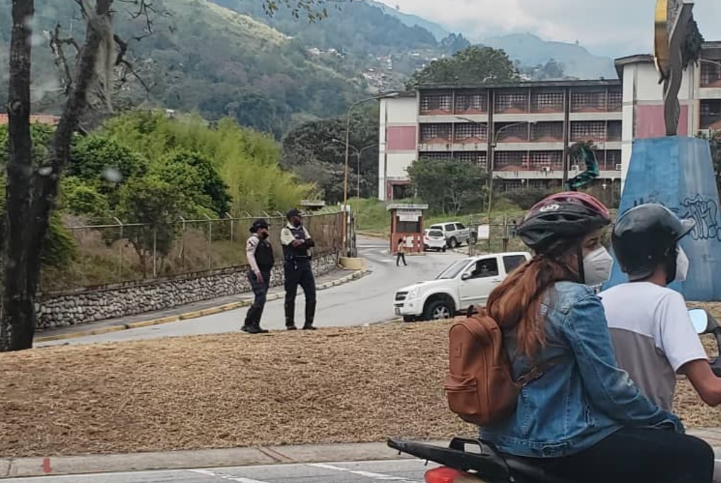 Denuncian la toma de terrenos y estacionamientos de la ULA en Mérida para la Feria del Sol