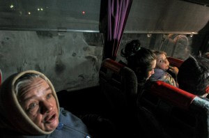 Al menos 20 mil personas han logrado salir de la asedidada Mariúpol, en el sur de Ucrania