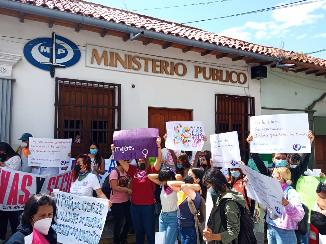 Mujeres merideñas se restearon y salieron a las calles a exigir defensa y garantía de sus DDHH