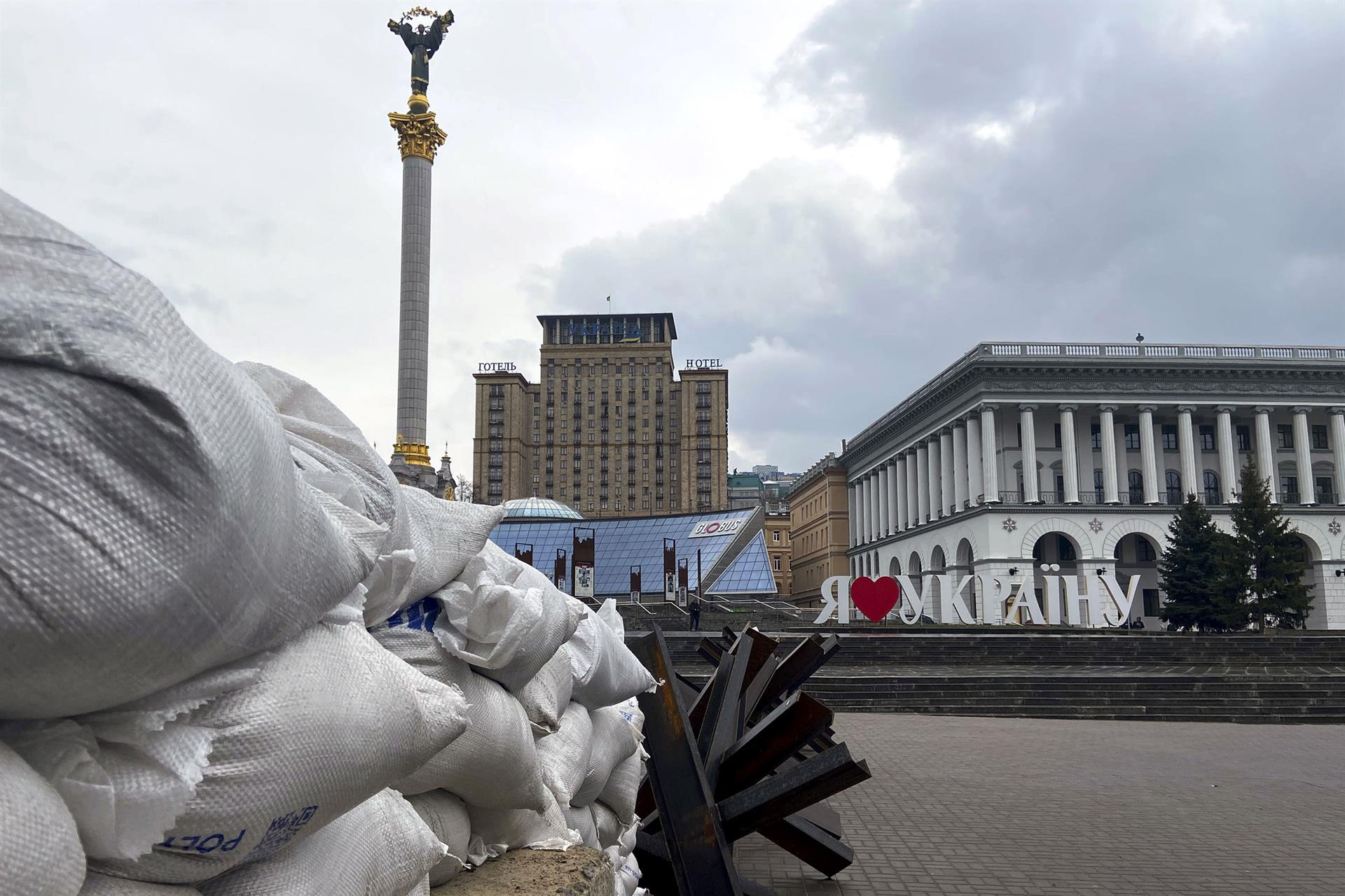 Kiev no baja la guardia pese a la promesa de Rusia de retirarse de la capital