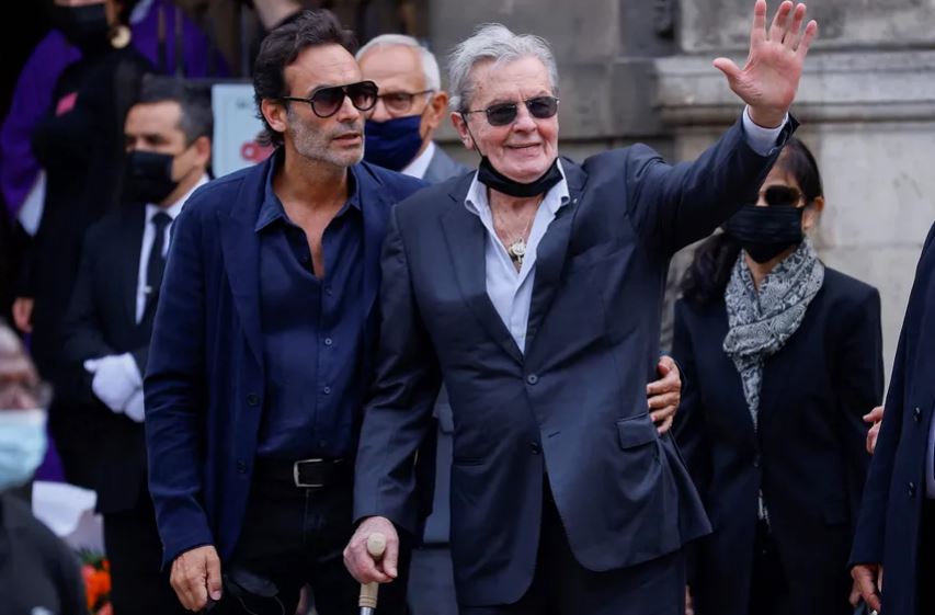 El actor Alain Delon le pidió a su hijo que prepare su eutanasia